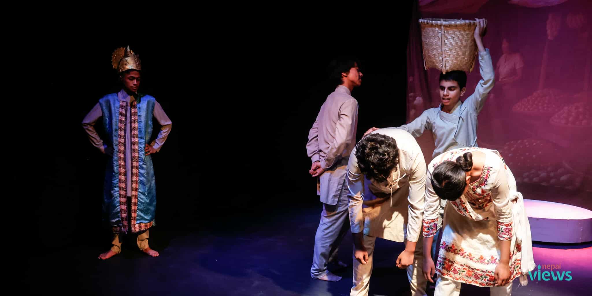 मण्डला थिएटरमा ‘अकबर र बिरबल’ (तस्वीरहरु)