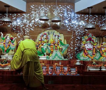 बुढानीलकण्ठ इस्कोन मन्दिरमा दर्शन आरती (तस्वीरहरु)