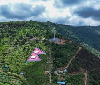 पर्यटकको रोजाइमा फर्पिङको झन्डा आकृति र त्रिशूलको प्रतिमा (तस्वीरहरू)