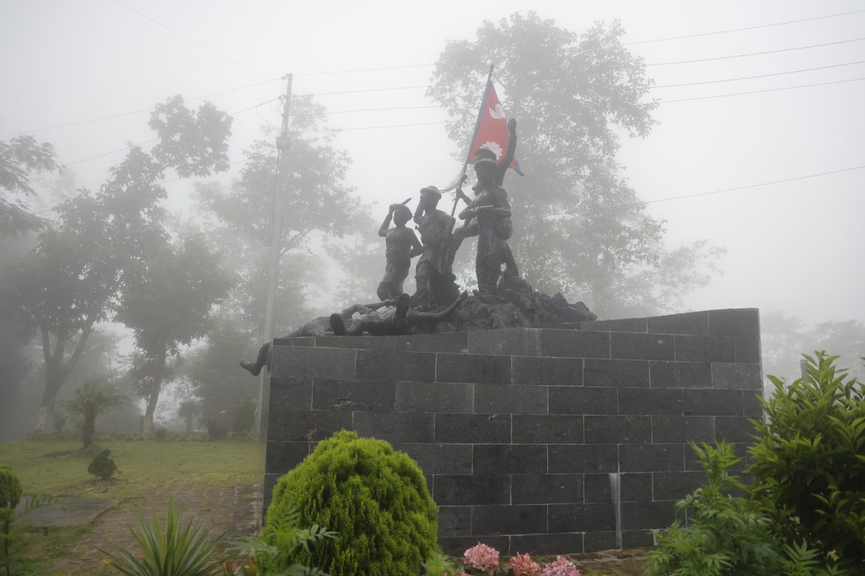 कुहिरोसँग लुकामारी खेलिरहेको ऐतिहासिक स्थल सिन्धुलीगढी (तस्वीरहरु)