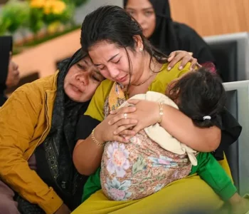 इन्डोनेसियामा जहाज डुब्यो, चार जनाको मृत्यु हुँदा ३२ बेपत्ता
