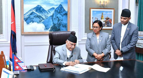 प्रधानमन्त्री ओली ‘गोल सेटिङ’मा चुक्दा अन्योलमा खेलकुद गतिविधि
